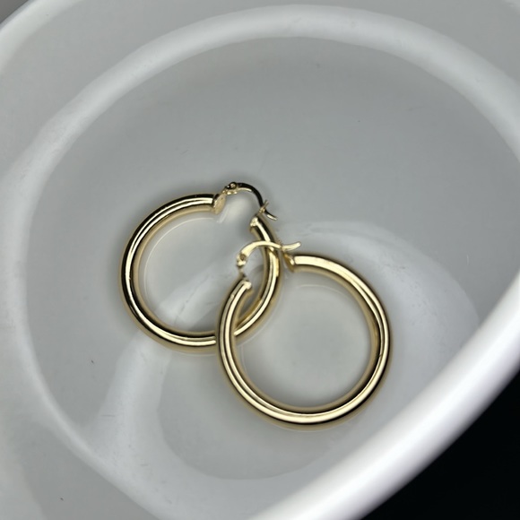 18K Gold Filled Hoop Earrings 1 pair - Picture 2 of 11